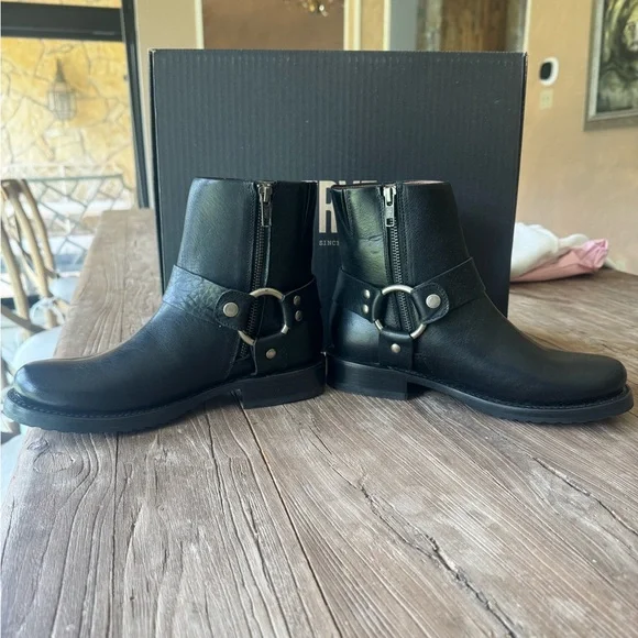NIB Frye Veronica Harness Short Boots - Picture 3 of 6